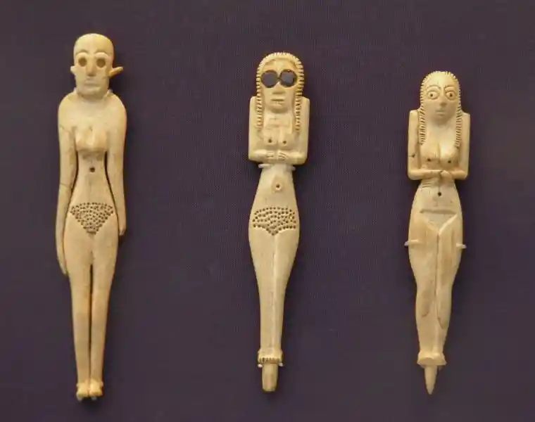 Ivory figurines of women with pubic triangles.